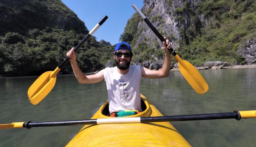 Kayak dans la Baie d'Ha long